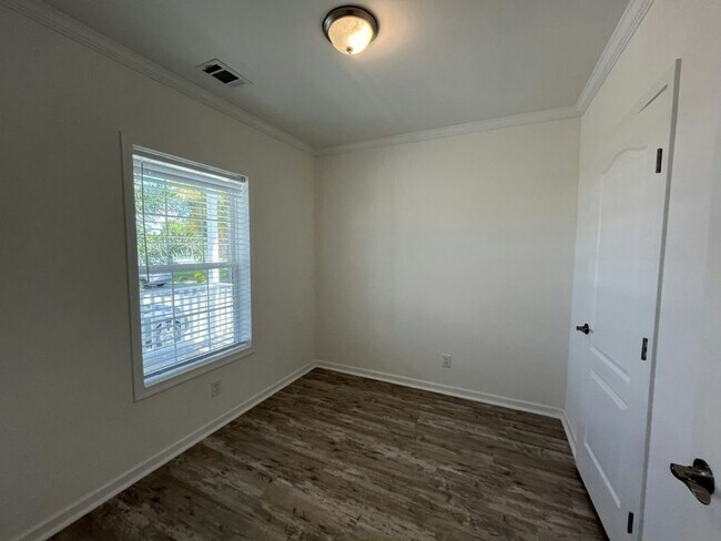 Building Photo - 420 Hidden Cove Rd