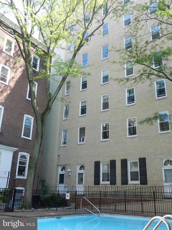 Building Photo - 1008-20 Spruce St