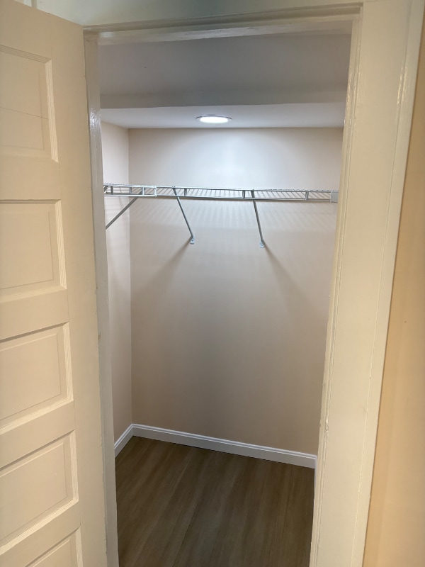 Building Photo - 727 James St