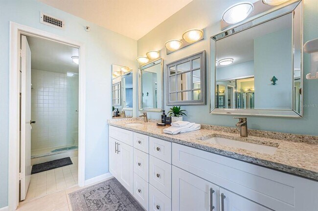 Building Photo - 6291 Bahia Del Mar Cir N