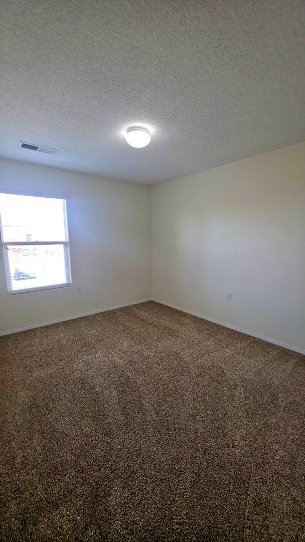 Building Photo - 3 bedroom 2.5 bathroom Townhome