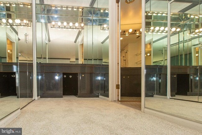 Building Photo - 20930 Valley Forge Cir