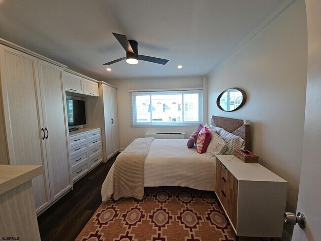 Building Photo - 6100 Boardwalk