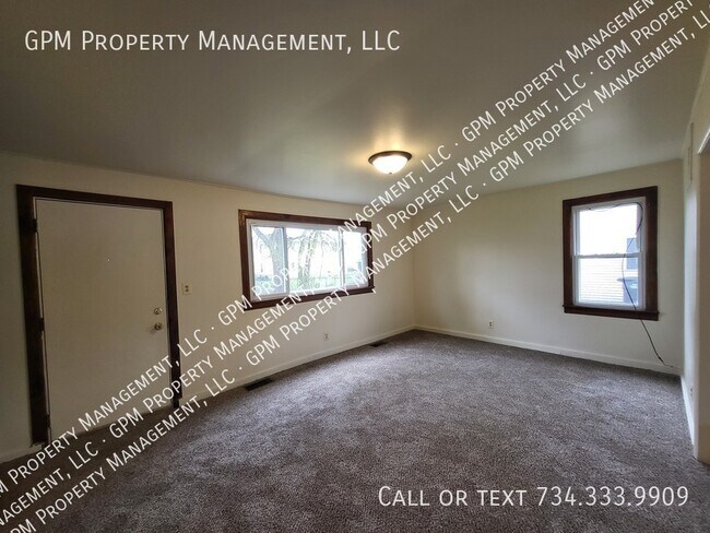 Building Photo - 33058 Alanson St