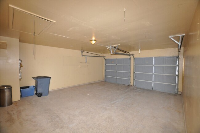 Building Photo - 2706 Sunbird Dr