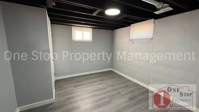 Building Photo - 4 Bedroom, 2 Bathroom home in Kansas City