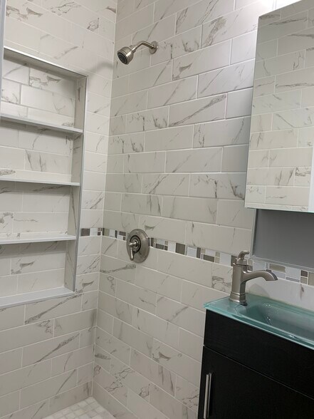 Building Photo - 146 Hillside St