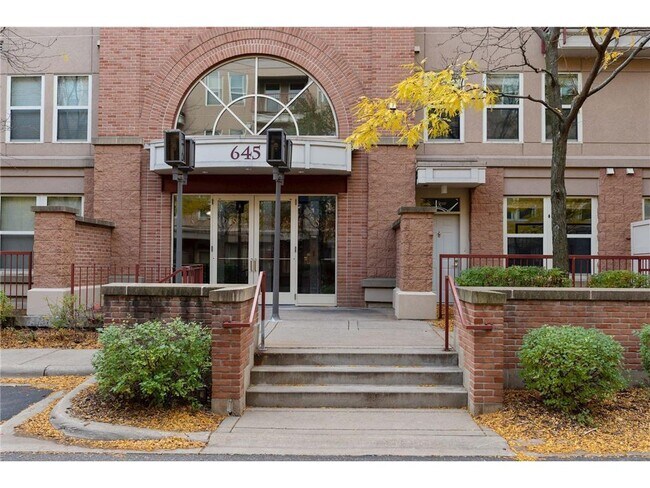 Building Photo - 645 N 1st St