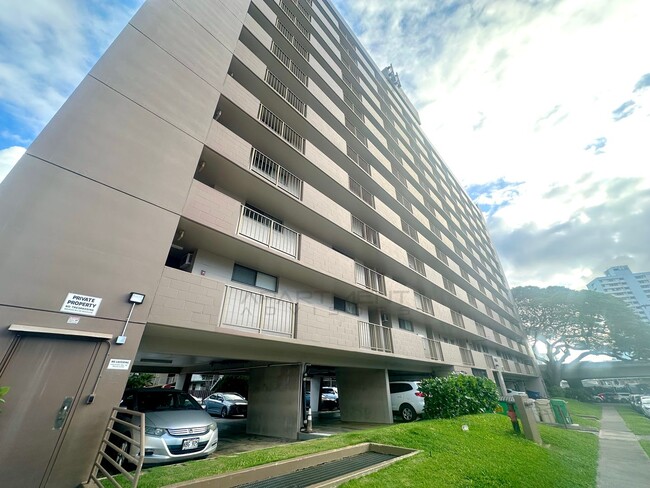 Building Photo - FANTASTIC MAKIKI 1 BD / 1 BA / 1 PKG! CENT...