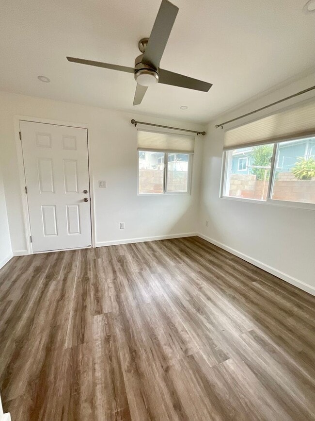 Building Photo - Spacious Duplex--5Beds, 2Baths  Ground Floor Unit