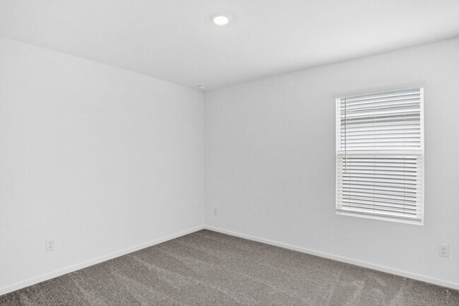 Building Photo - 835 Madrono Dr