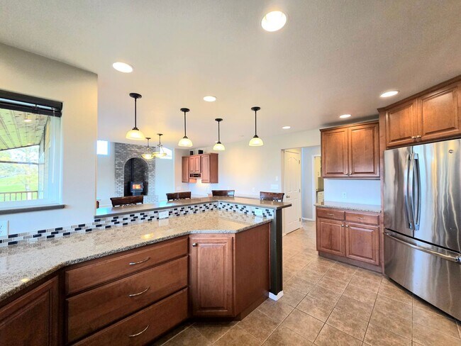 Building Photo - Grandiose Home on 1 Acre -- in East Wenatchee for Rent!! **5 Bed, 3 Bath**