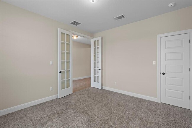 Building Photo - 305 Miranda Wy