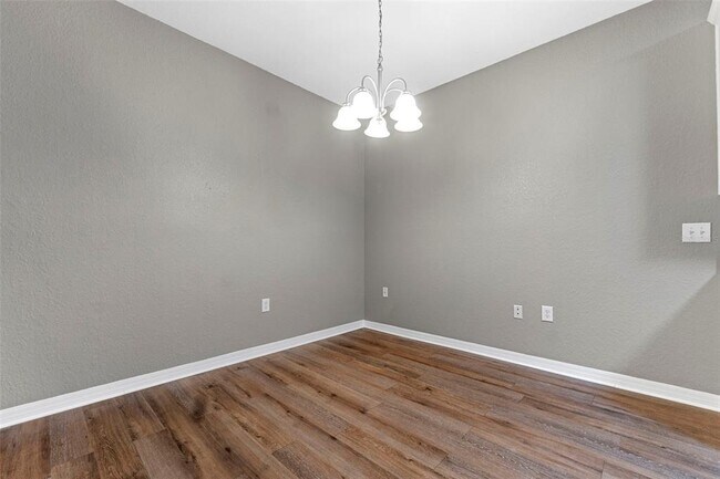 Building Photo - 1008 Hemingway Cir