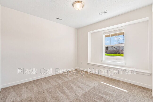 Building Photo - 10604 W New Berlin Dr