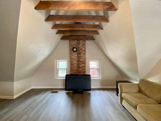 Building Photo - 146 Parker St