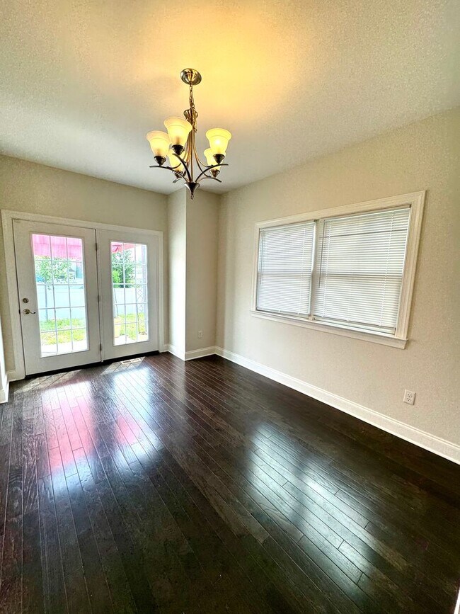 Building Photo - End Unit Townhouse for rent in Bluestone H...