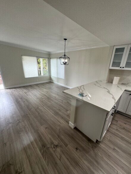 Building Photo - 31671 Seacove Dr