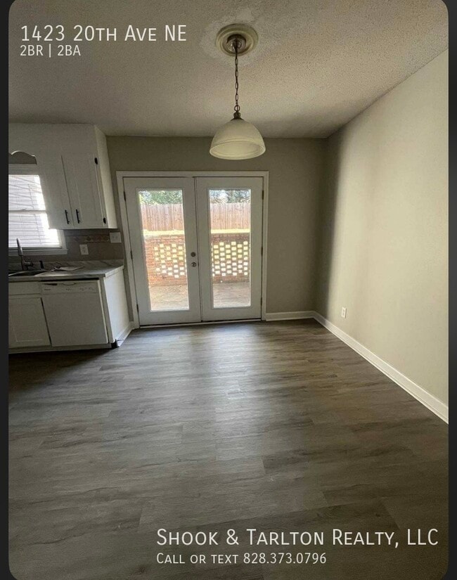 Building Photo - 1423 20th Ave NE