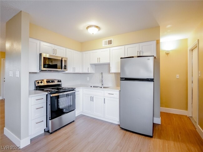 Building Photo - 6217 Burgundy Way