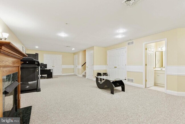 Building Photo - 178 Hedge Row Cir