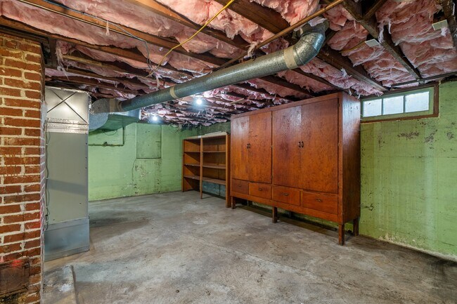 Building Photo - 404 Pioneer Ave E