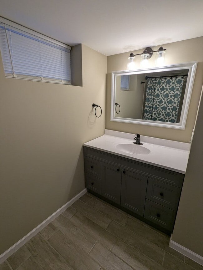 Building Photo - Charming & Spacious Home in the Heart of R...