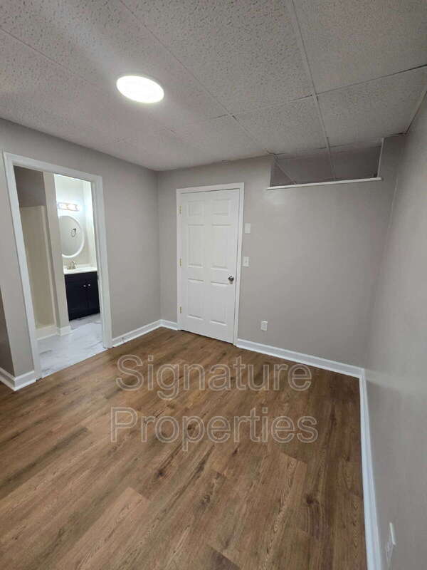 Building Photo - 773 Long Point Rd