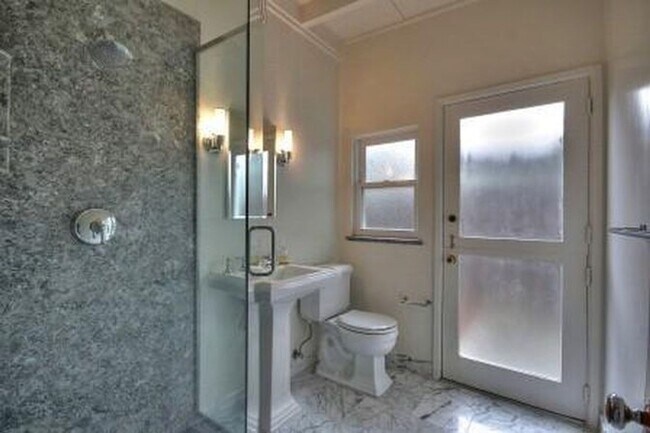 Building Photo - BEST VALUE IN PA!!  Charming Eichler, Midtown location, GREAT PA schools, EASY commute!