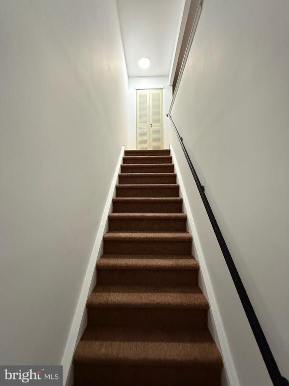 Building Photo - 1002 Valley Glen Rd