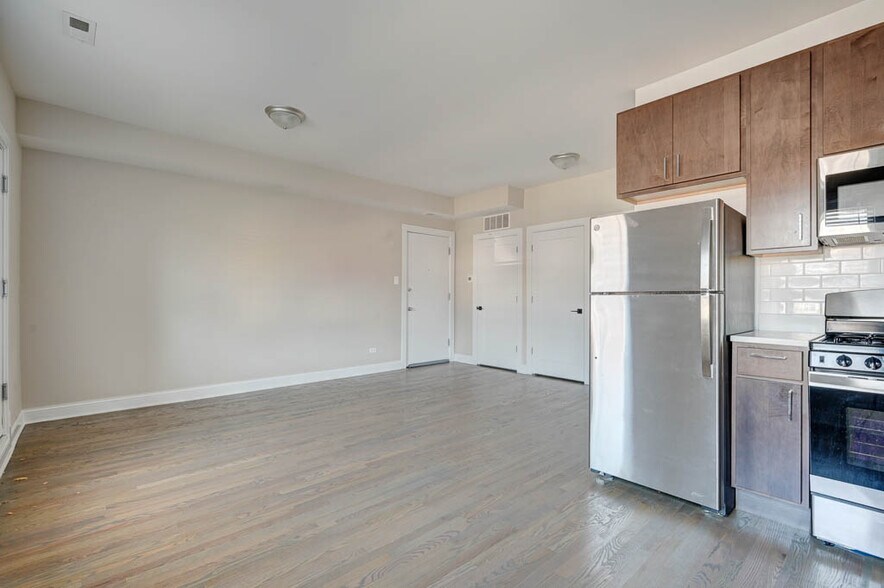 Building Photo - 3405 W Fullerton Ave