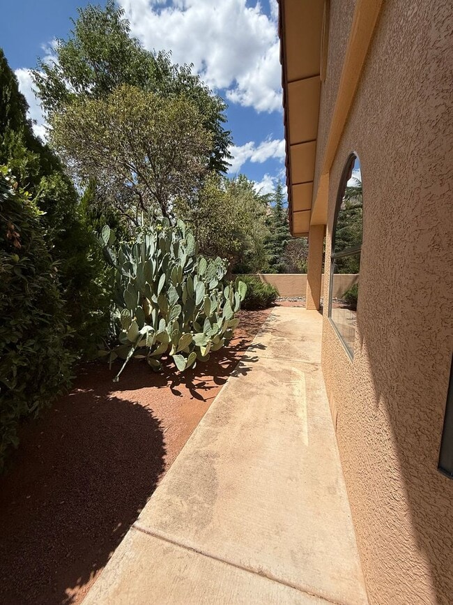Building Photo - Desirable Uptown Sedona In the Orchards 3 ...
