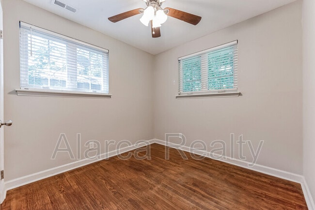 Building Photo - 2438 Finchley Dr