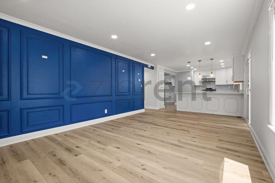 Building Photo - Unit