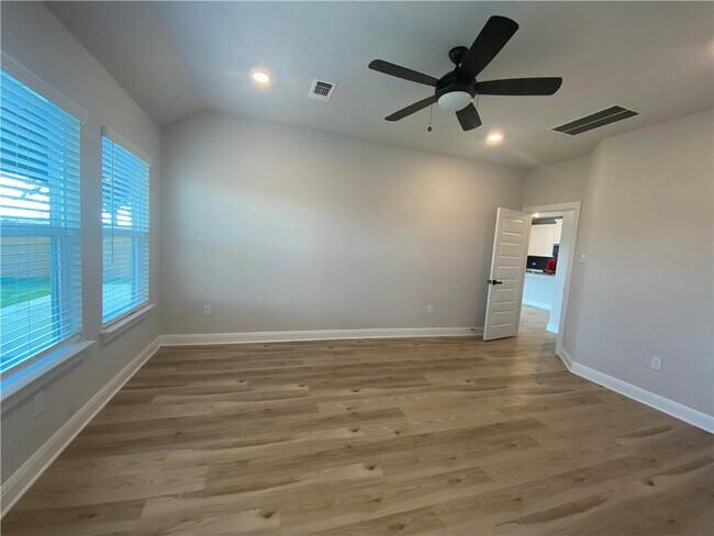 Building Photo - 104 Periwinkle Ln