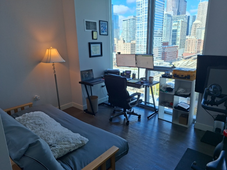 Building Photo - 1000 S Clark St