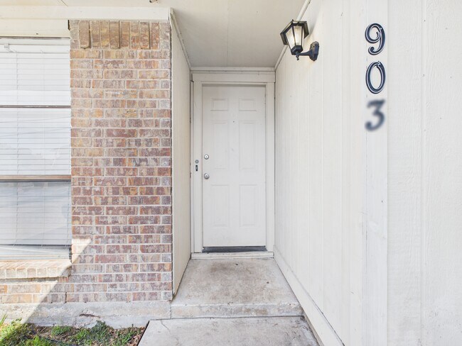 Building Photo - 903 Welsh Ave