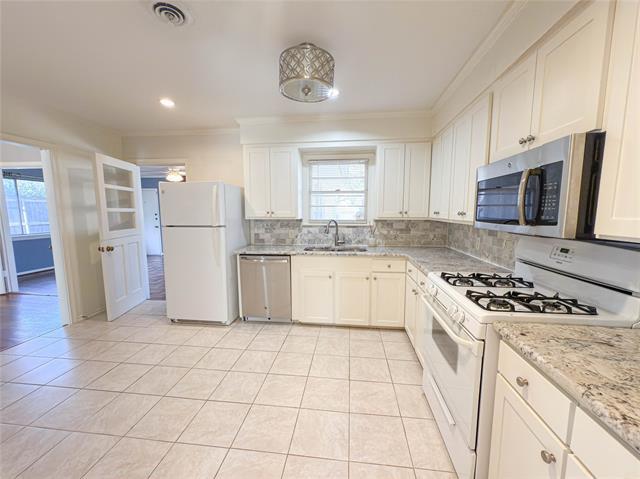 Building Photo - 3951 Gaspar Dr