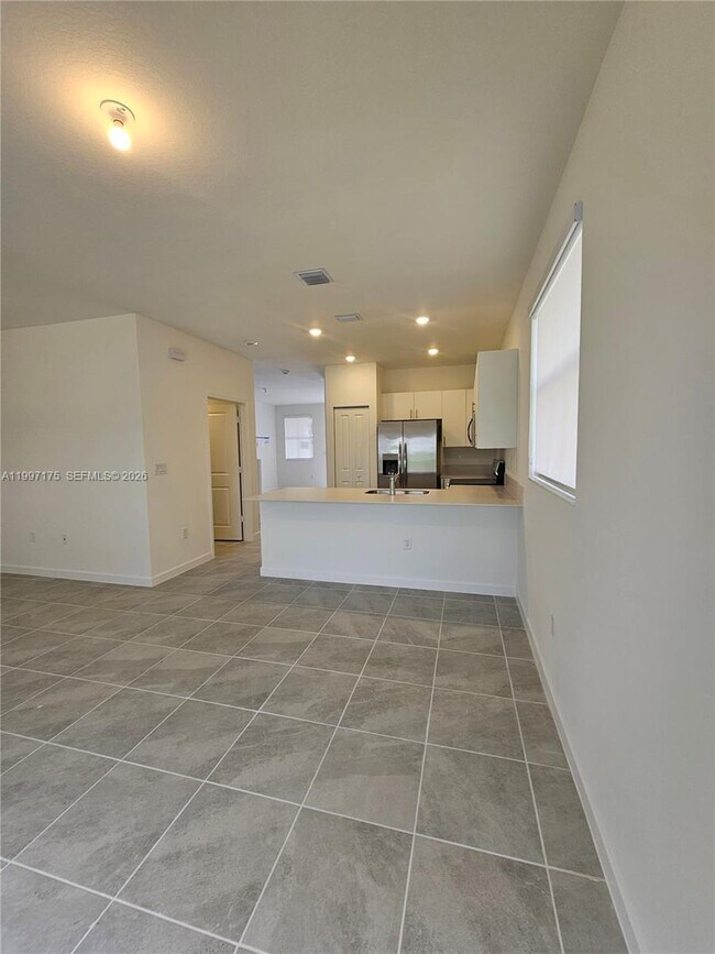 Building Photo - 2739 SE 25th Ave