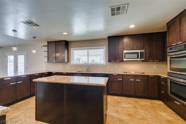 Building Photo - 7015 W El Parque Ave