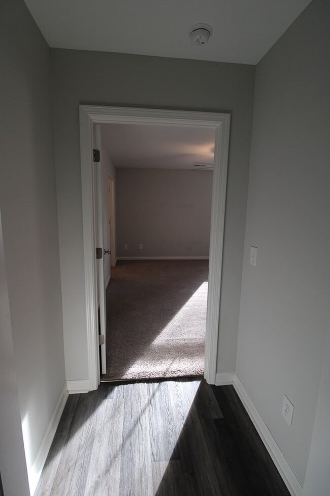 Building Photo - 581 Brushwood Dr