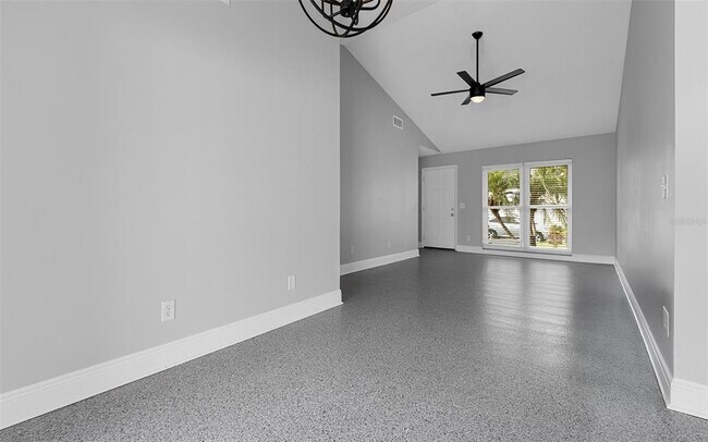 Building Photo - 1651 Palm Leaf Dr