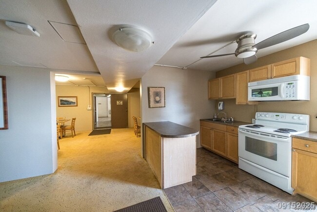 Building Photo - Remodeled 2BR/2BA/2 Covered Parking stalls...