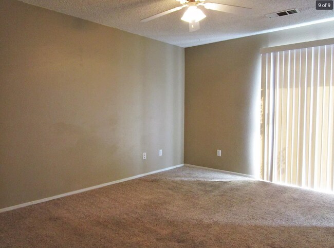 Building Photo - 325 Cantebury Dr