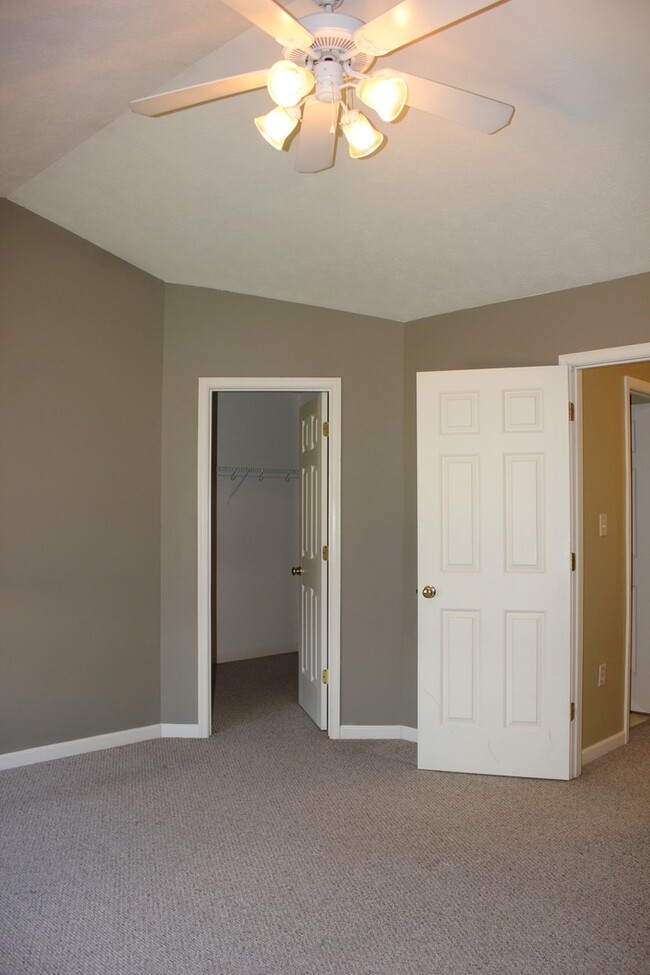 Building Photo - Townhouse for Rent in Taylor Springs