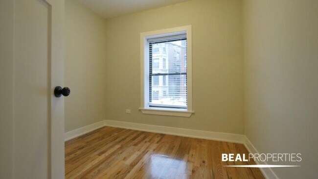 Building Photo - 3 bedroom in CHICAGO IL 60657