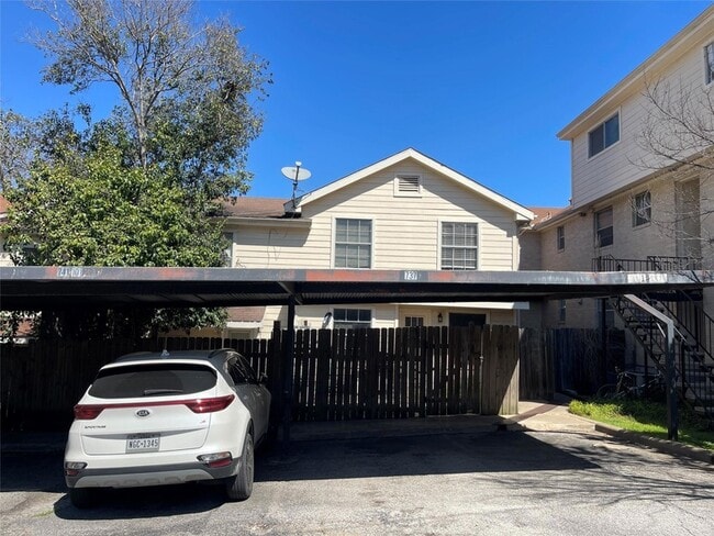 Building Photo - 739 E Oltorf St