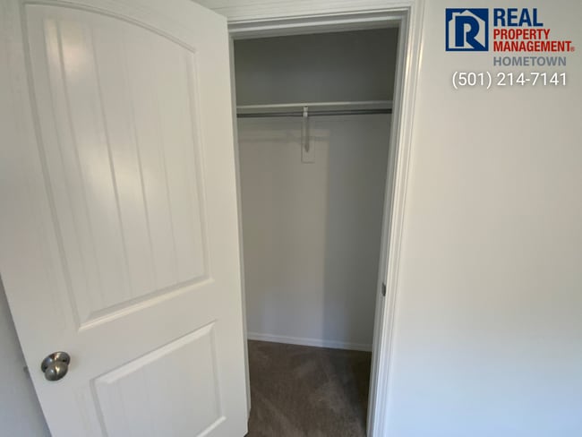 Building Photo - 1495 Meadows Dr