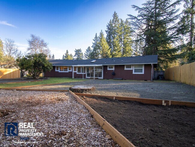 Building Photo - Beautifully Updated 3 Bedroom Rambler!