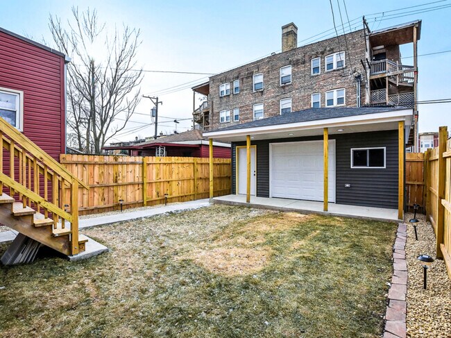 Building Photo - 1806 S Trumbull Ave